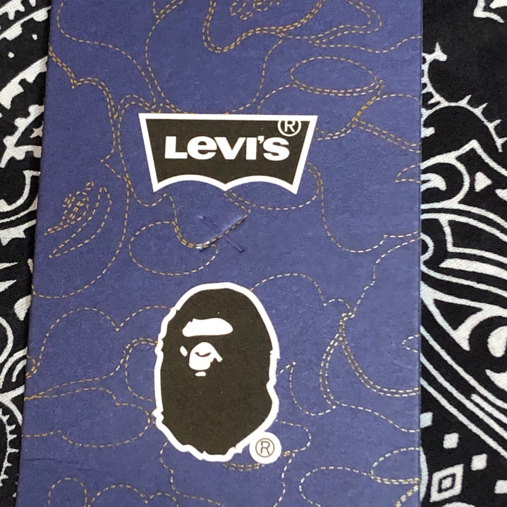 20” Square Levi’s x Bape Black Limited Bandana - Picture 3 of 4